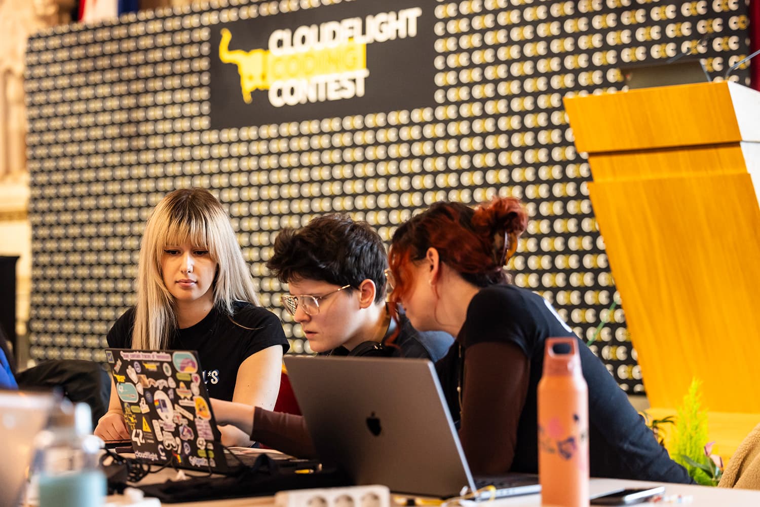 Cloudflight Survey: Can AI really help you become a better programmer?