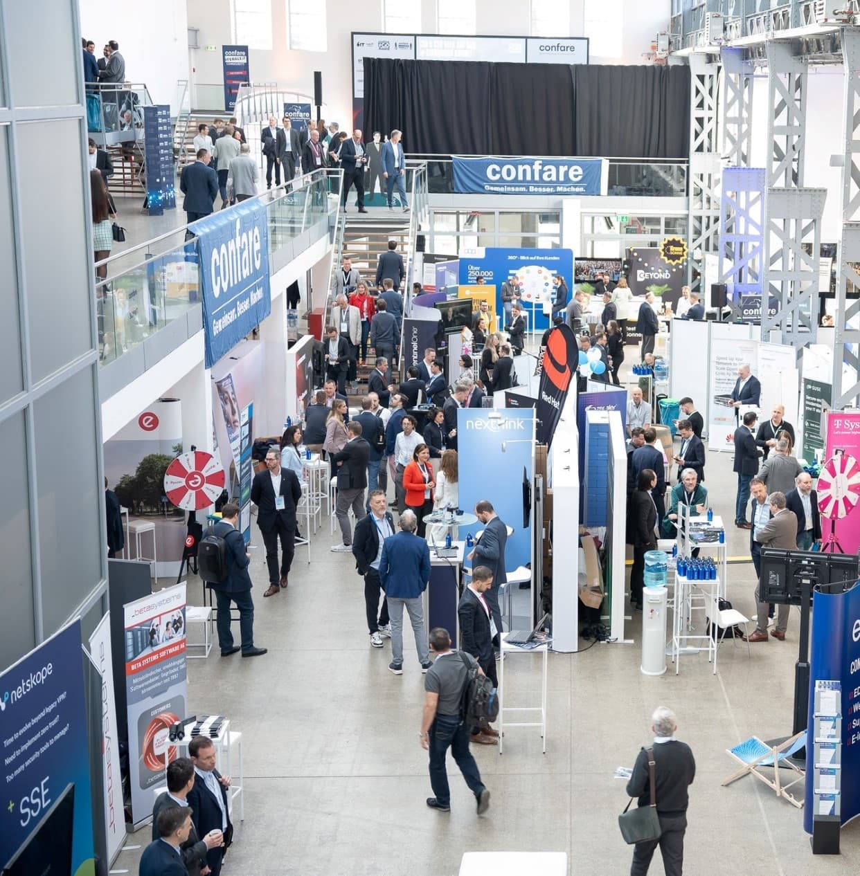 exhibition-hall-with-multiple-exhibitors-at-a-summit